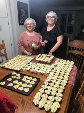 50+ Club Bakes Cookies to Fundraise for Ukraine